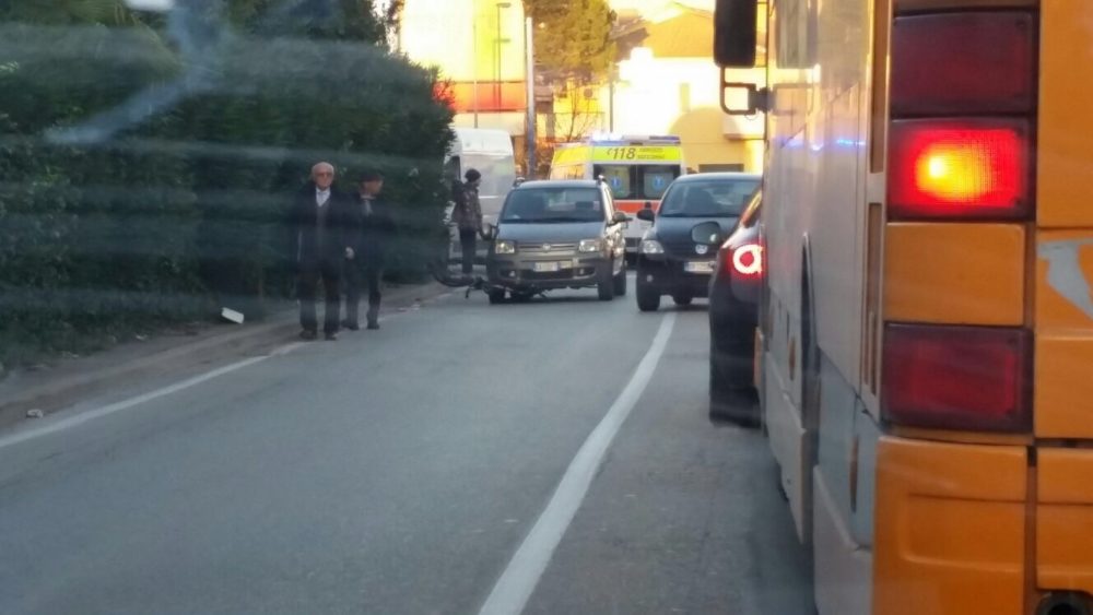 auto contro bicicletta traiettoria